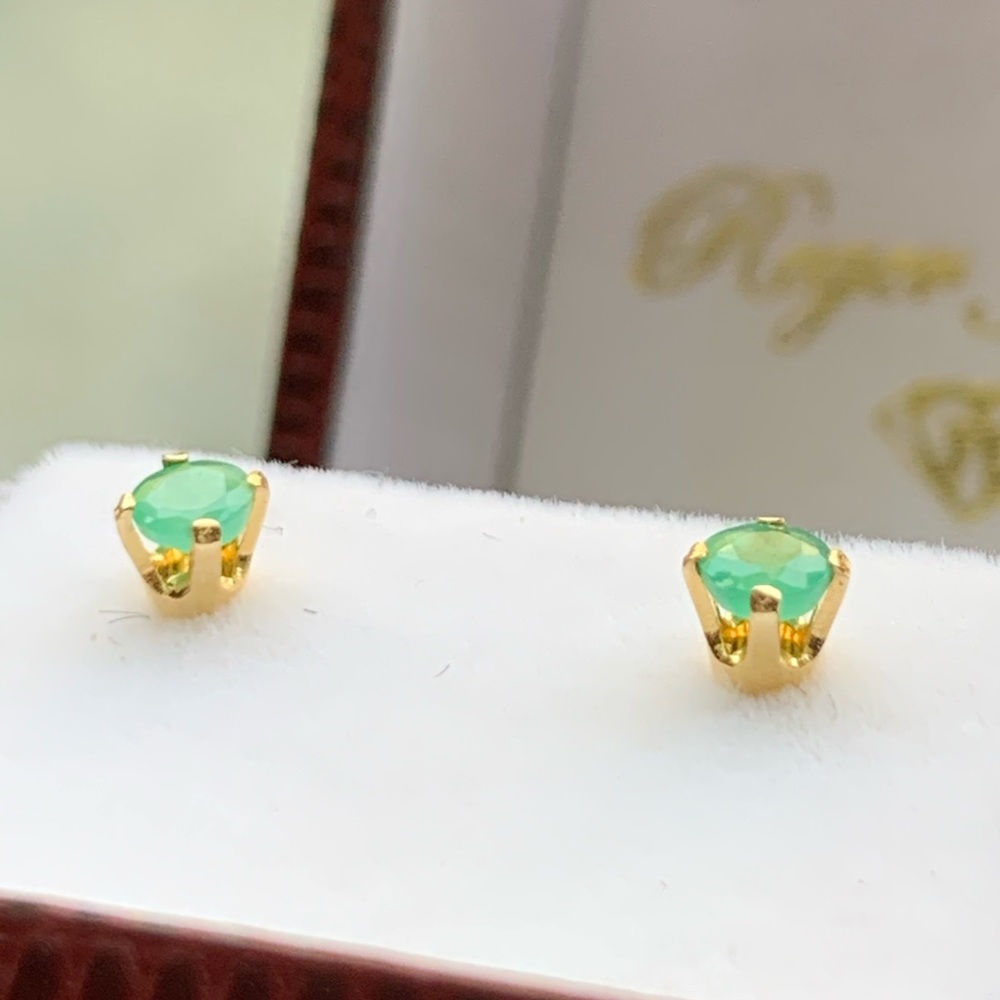 NWOT 14KY Round Emerald Post Earrings